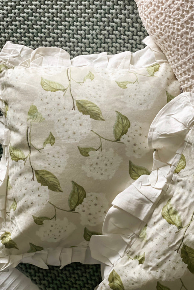 Reversible White Hydrangeas with Ruffle Pillow Pile 