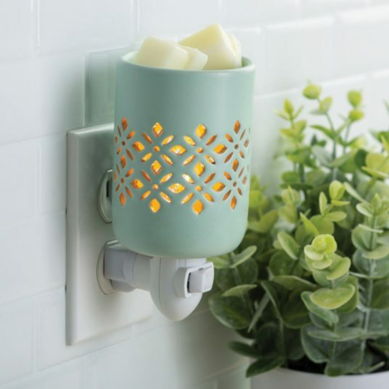 Pluggable Fragrance Warmer Soft Mint Lifestyle